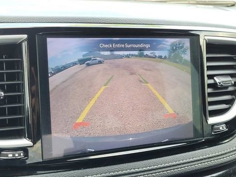 Used 2025 Chrysler Pacifica Limited FWD image 19