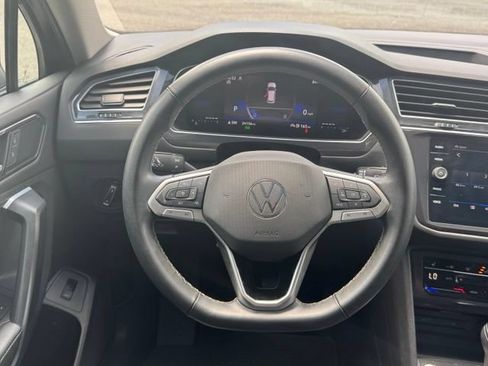 Used 2024 Volkswagen Tiguan SE AWD/4WD image 13