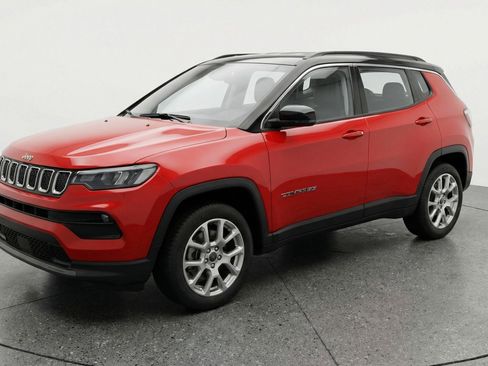 Used 2025 Jeep Compass Limited image 3