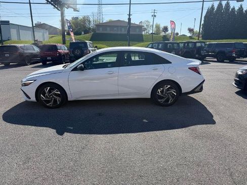 Used 2025 Hyundai Elantra Sport image 5