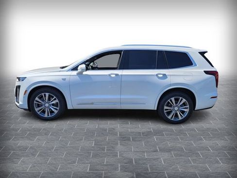 Used 2022 Cadillac XT6 Premium Luxury w/ Platinum Package image 2