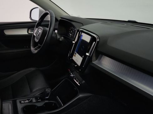 Used 2020 Volvo XC40 T4 Momentum FWD image 29