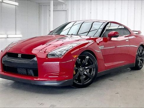 Used 2010 Nissan GT-R Premium AWD/4WD image 2
