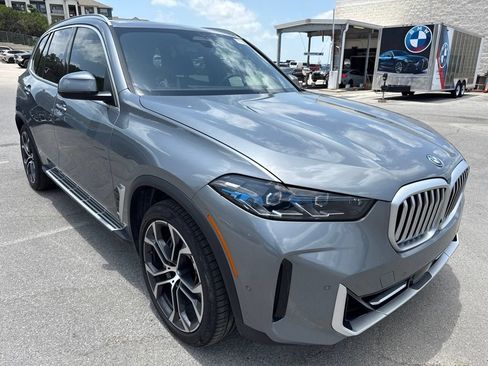 Used 2025 BMW X5 xDrive50e w/ Executive Package AWD/4WD image 3