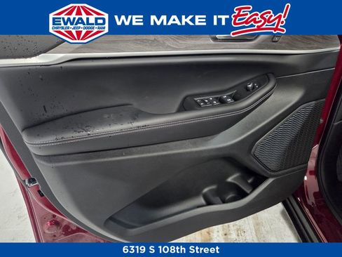 New 2025 Jeep Grand Cherokee Limited image 12