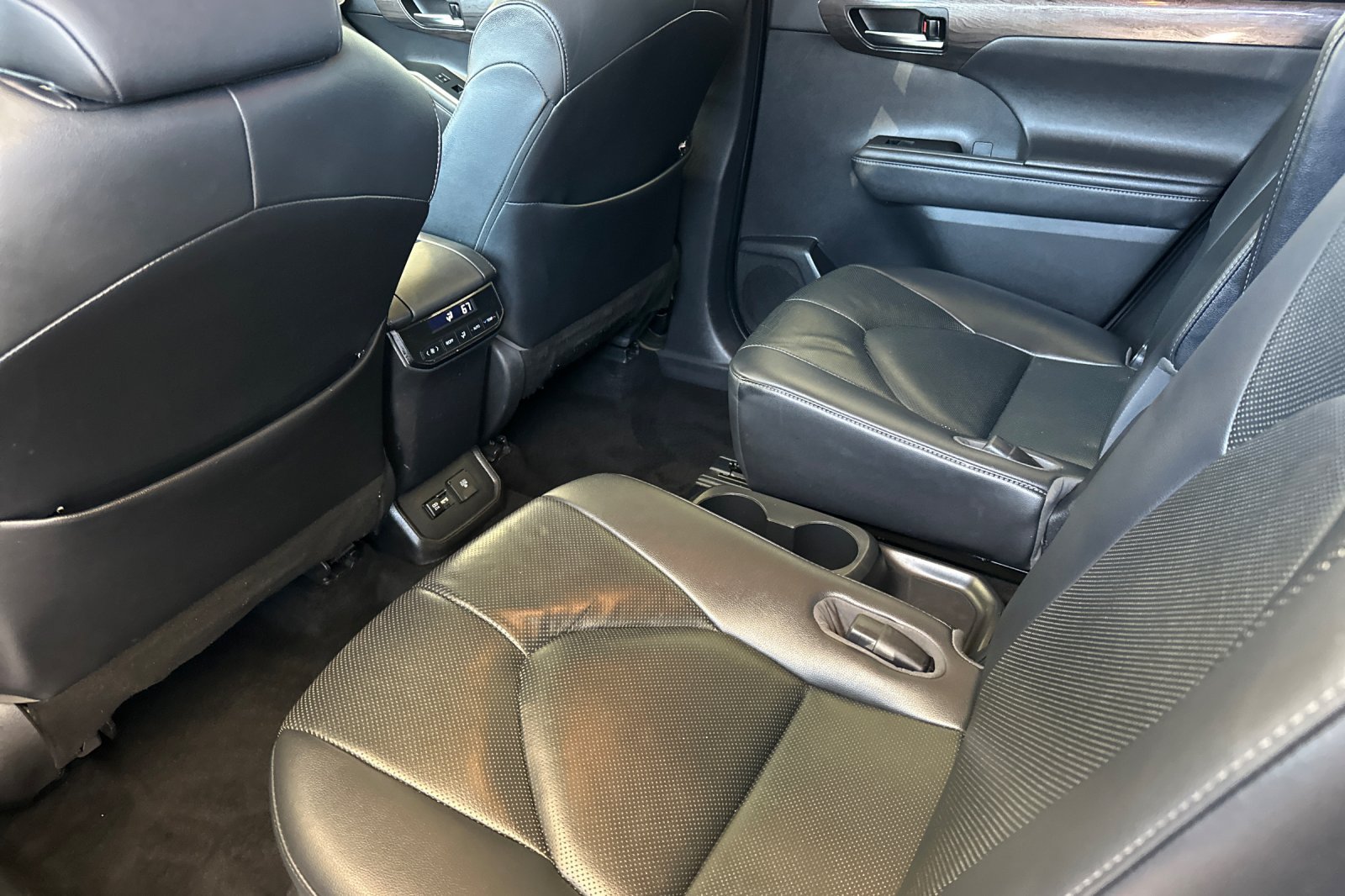 Used 2020 Toyota Highlander Limited FWD image 12