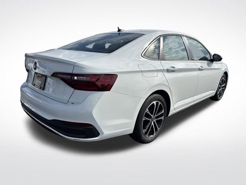 Used 2023 Volkswagen Jetta Sport image 5