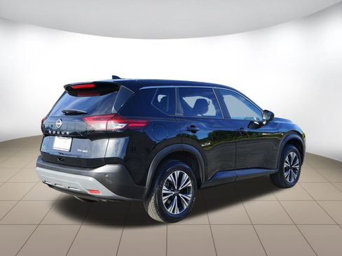 Used 2023 Nissan Rogue SV image 7