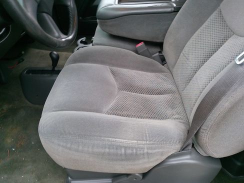 Used 2006 Chevrolet Silverado 2500 LT w/ Snow Plow Prep Package image 35