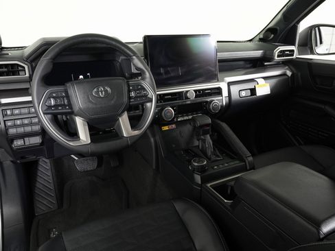 Used 2025 Toyota 4Runner TRD Off-Road image 17