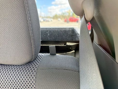 Used 2019 Nissan Frontier SV image 20