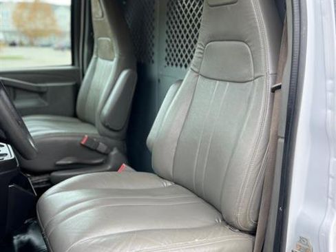 Used 2018 Chevrolet Express 2500 image 18