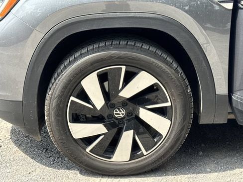 Used 2024 Volkswagen Atlas Cross Sport SE FWD image 23