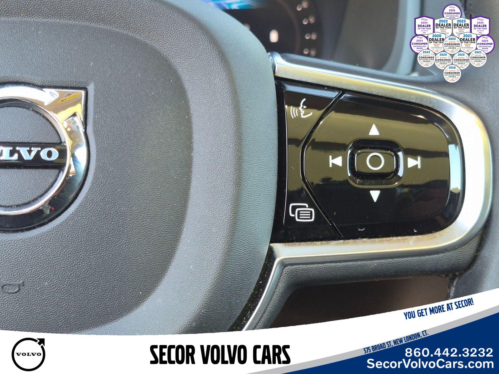 Used 2023 Volvo XC90 B6 Plus AWD/4WD image 22