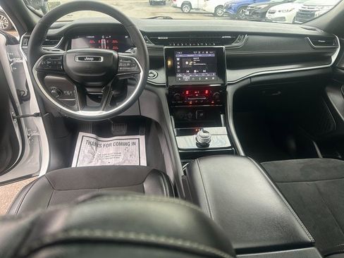 Used 2023 Jeep Grand Cherokee Altitude image 21