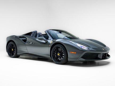 Used 2018 Ferrari 488 Spider RWD image 9
