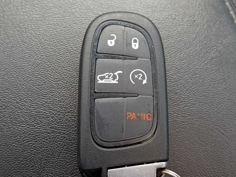 Used 2022 Jeep Cherokee Limited AWD/4WD image 30