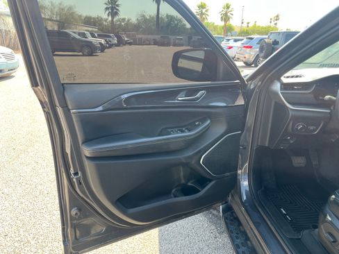 Certified 2022 Jeep Grand Cherokee L Laredo AWD/4WD image 13