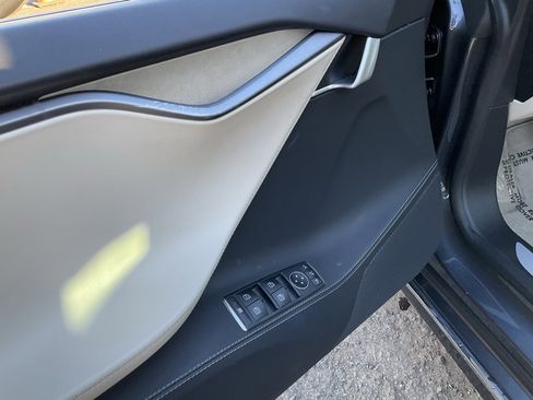 Used 2019 Tesla Model S Long Range image 24