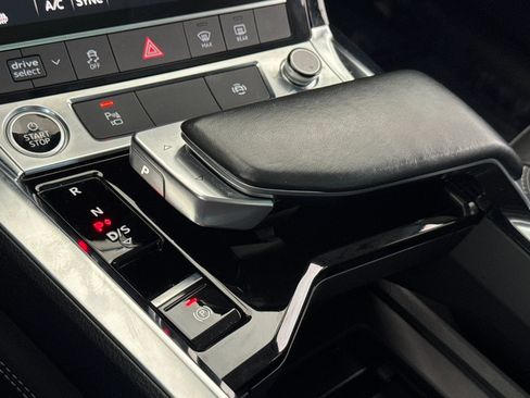 Used 2021 Audi e-tron Premium w/ Convenience Plus Package AWD/4WD image 17