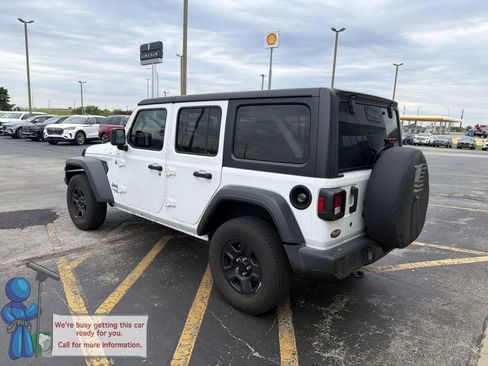 Used 2018 Jeep Wrangler Unlimited Sport AWD/4WD image 3