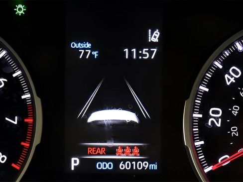 Used 2020 Toyota RAV4 XLE Premium image 27