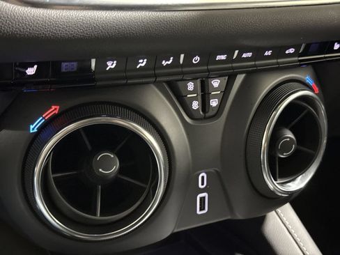 Used 2024 Chevrolet Blazer LT w/ Convenience Package FWD image 16