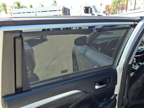 Used 2018 Toyota Highlander XLE FWD image 13