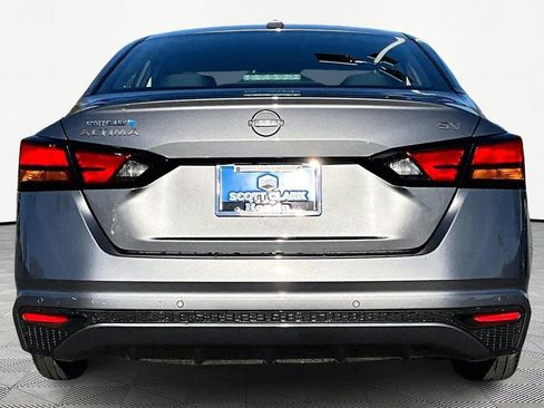 Used 2024 Nissan Altima 2.5 SV image 7