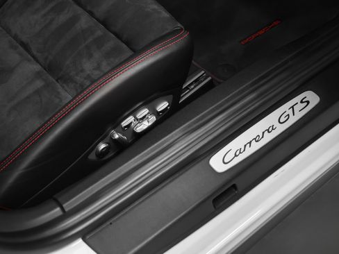 Certified 2016 Porsche 911 Carrera GTS RWD image 25