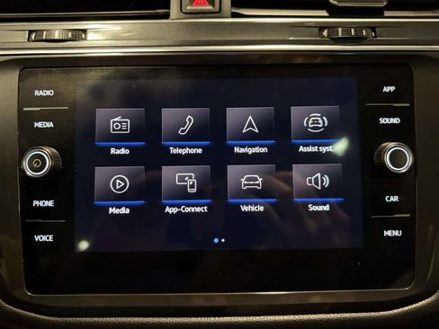 Used 2023 Volkswagen Tiguan SE AWD/4WD image 33