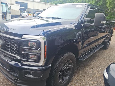 Used 2023 Ford F250 XLT w/ XLT Premium Package AWD/4WD image 3