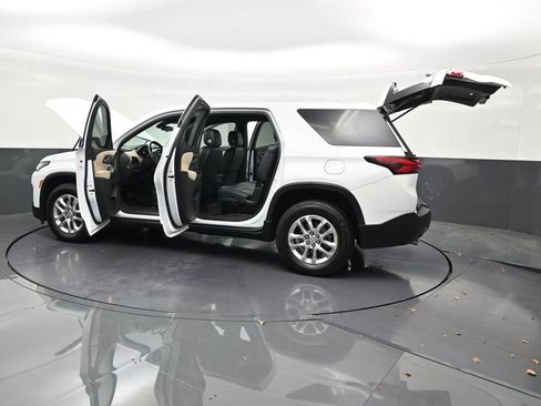 Used 2023 Chevrolet Traverse LS image 35