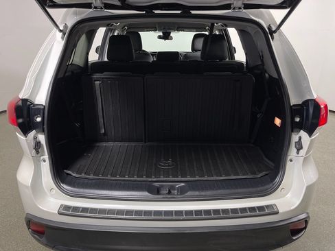 Used 2019 Toyota Highlander LE FWD image 10