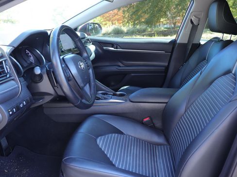 Used 2021 Toyota Camry SE image 11