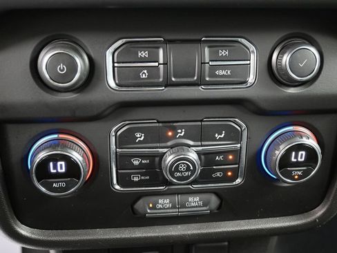 Used 2021 Chevrolet Tahoe LS AWD/4WD image 28