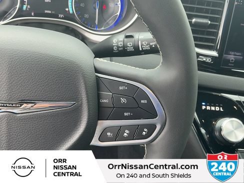Used 2025 Chrysler Pacifica Select FWD image 21
