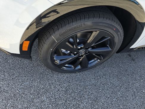 New 2025 Buick Envision Sport Touring image 9