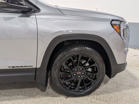 Used 2023 GMC Terrain SLE w/ Driver Convenience Package AWD/4WD image 12