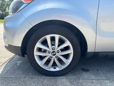 Used 2017 Kia Soul + FWD image 9