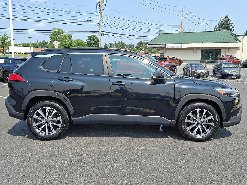 Certified 2025 Toyota Corolla Cross XLE FWD image 7