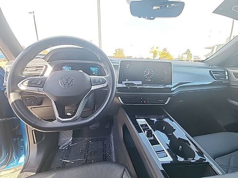 Certified 2025 Volkswagen Atlas Cross Sport SE image 12