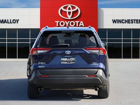 Used 2021 Toyota RAV4 XLE Premium image 3