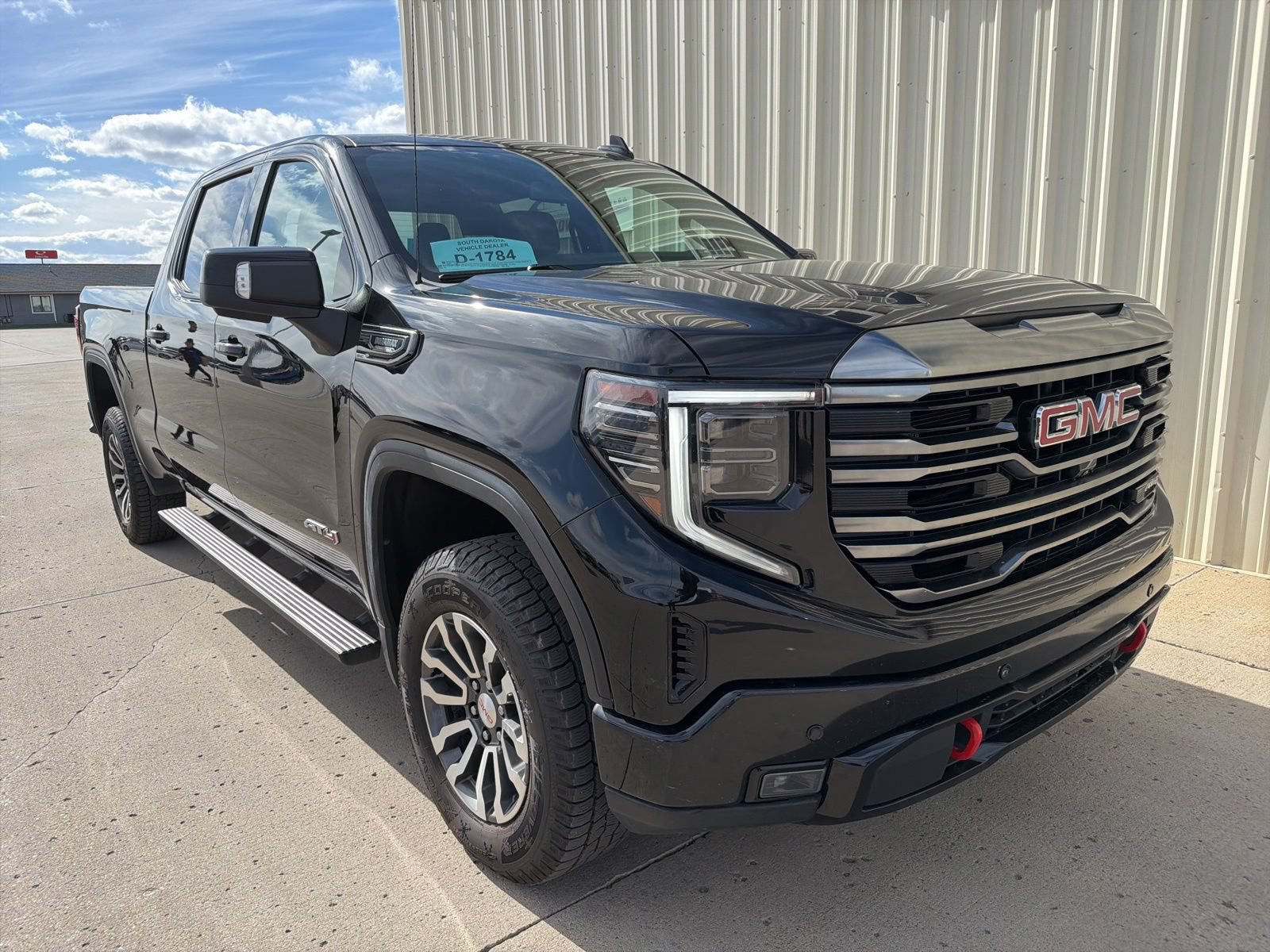 Used 2023 GMC Sierra 1500 AT4 AWD/4WD image 2