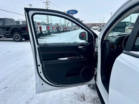 Used 2017 Jeep Compass High Altitude image 10