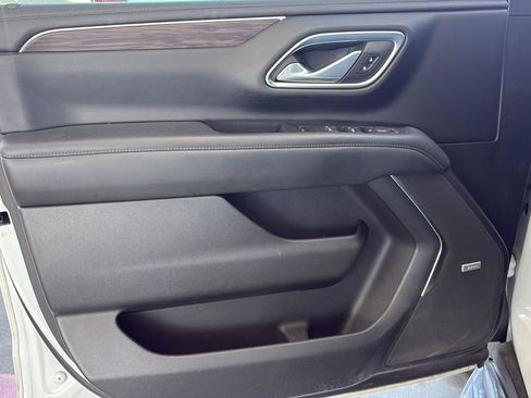 Used 2021 Chevrolet Suburban LT image 10