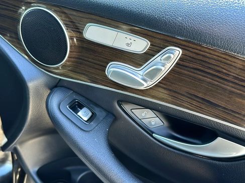 Used 2019 Mercedes-Benz GLC 300 4MATIC image 21