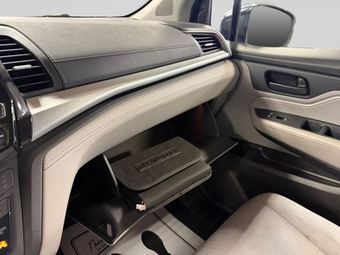 Used 2018 Honda Odyssey EX image 34