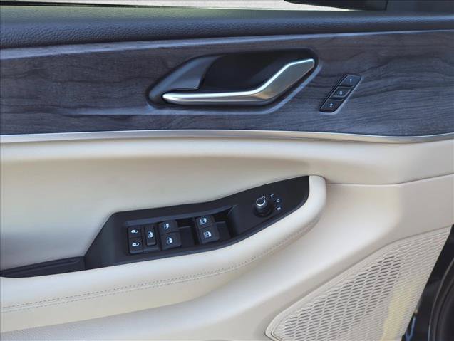 Used 2024 Jeep Grand Cherokee Limited RWD image 10