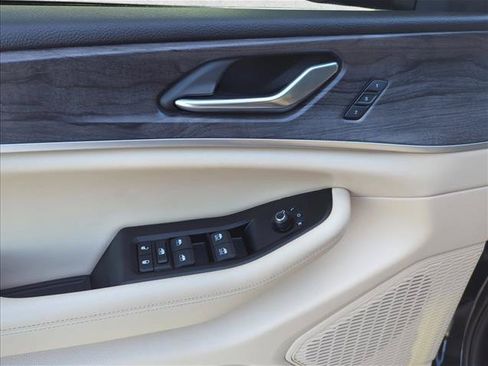 Used 2024 Jeep Grand Cherokee Limited RWD image 10
